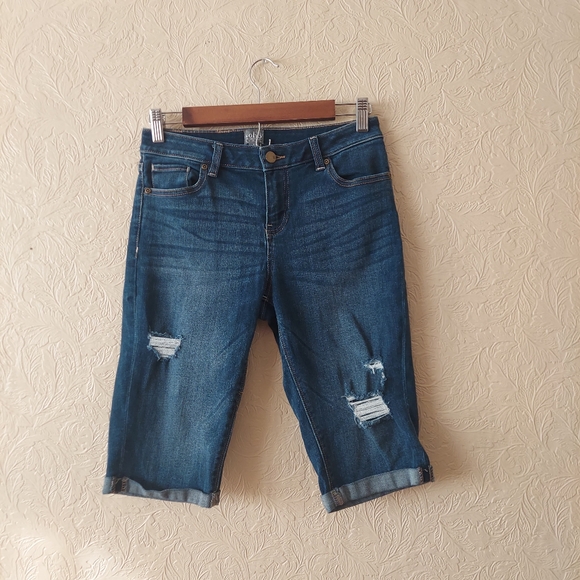 Soho Jeans bermuda denim shorts distressed cuffed long inseam modest Sz 4 - Picture 1 of 9